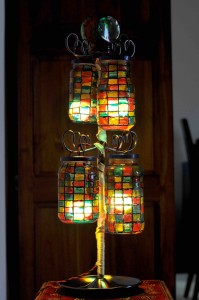 Upcycle old glass jars into a lamp! Once you are done with the pastas / pickles / etc, upcycle the container into a beautiful decor centerpiece with this DIY