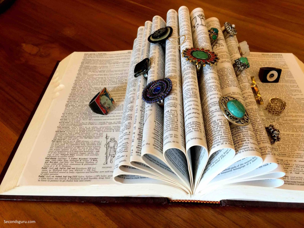 Ye olde dictionary! 4 book hacks to repurpose old books. Use them to display your rings!