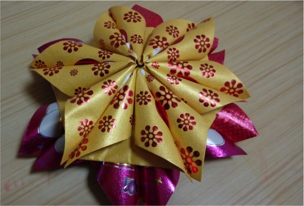 Hong Bao crafts - use your Chinese New Year red envelopes for fun crafts! Read how you can make a traditional lotus flower with hong bao / ang pow / lai see.